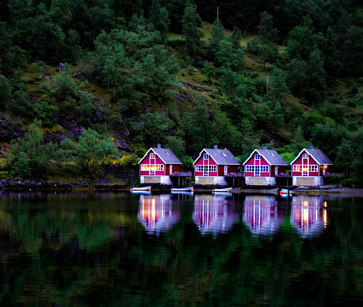 4 Red Cabins
